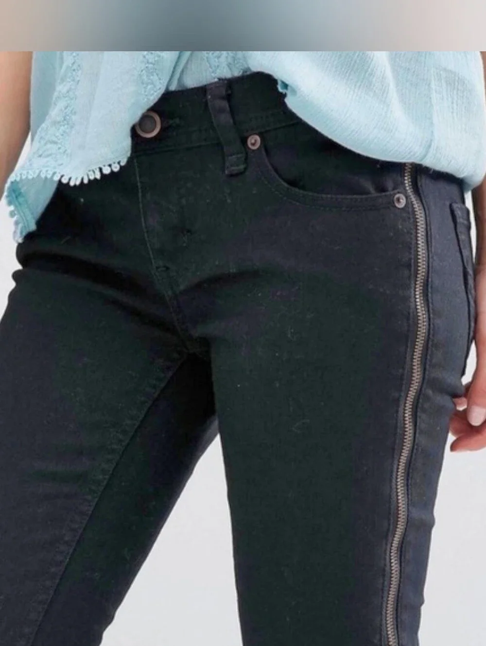 FREE PEOPLE BLACK SKINNY SIDE LEG ZIPPER JEANS, 26